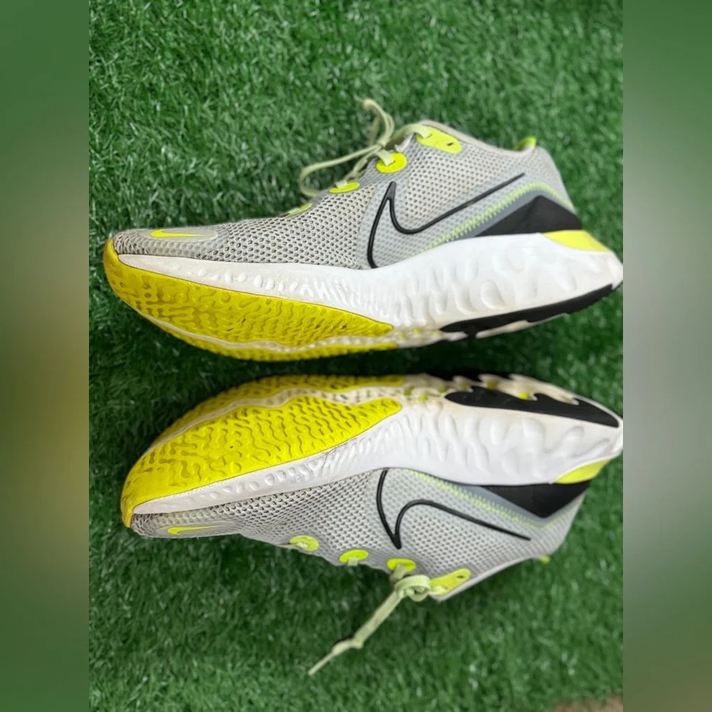 Men’s Nike Renew Run Grey Fog‎ Volt Size 12